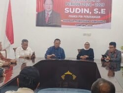 Ketua DPRD Metro dan Anggota DPR-RI Sudin Serap Aspirasi Warga Metro Sambil Bagikan Sembako Ramadan