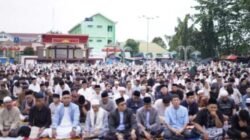 Wali Kota Metro H. Bambang Shalat Idul Fitri Bersama Warga, Suasana Hangat di Samber Park