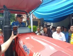Wali Kota Metro Salurkan Alat Pertanian Senilai 9.8 M